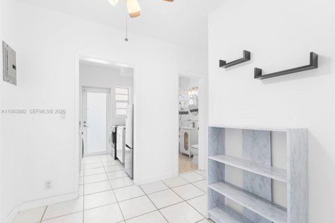 Condo in Miami Beach, Florida  № 2076608 - photo 20