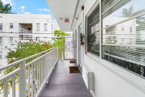 Condo in Miami Beach, Florida  № 2076608 - photo 25