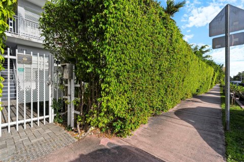 Condo in Miami Beach, Florida  № 2076608 - photo 28