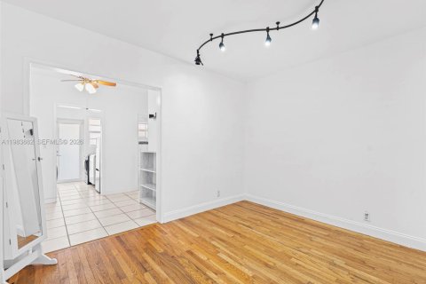Condo in Miami Beach, Florida  № 2076608 - photo 3