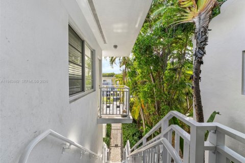 Condo in Miami Beach, Florida  № 2076608 - photo 27