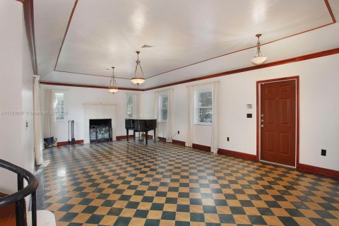 House in Miami Shores, Florida 4 bedrooms, 299.89 sq.m. № 1748657 - photo 10