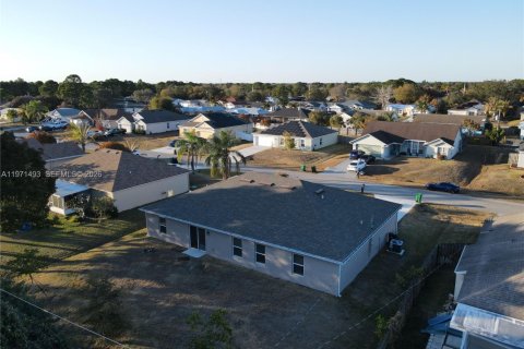 House in Port St. Lucie, Florida 5 bedrooms, 201.13 sq.m. № 2041183 - photo 23