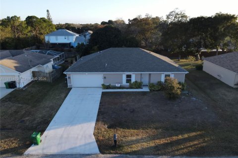 House in Port St. Lucie, Florida 5 bedrooms, 201.13 sq.m. № 2041183 - photo 20
