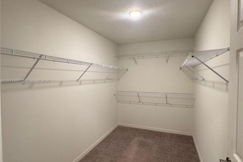 House in Port St. Lucie, Florida 5 bedrooms, 201.13 sq.m. № 2041183 - photo 8