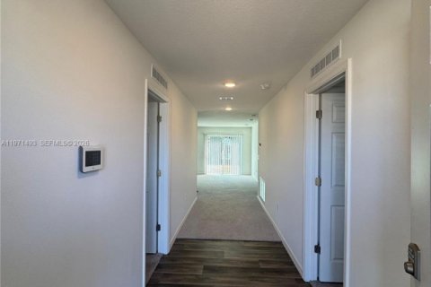 House in Port St. Lucie, Florida 5 bedrooms, 201.13 sq.m. № 2041183 - photo 16