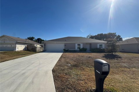 House in Port St. Lucie, Florida 5 bedrooms, 201.13 sq.m. № 2041183