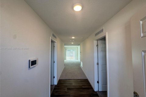 House in Port St. Lucie, Florida 5 bedrooms, 201.13 sq.m. № 2041183 - photo 14