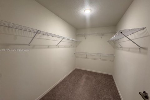 House in Port St. Lucie, Florida 5 bedrooms, 201.13 sq.m. № 2041183 - photo 12