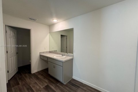 House in Port St. Lucie, Florida 5 bedrooms, 201.13 sq.m. № 2041183 - photo 17