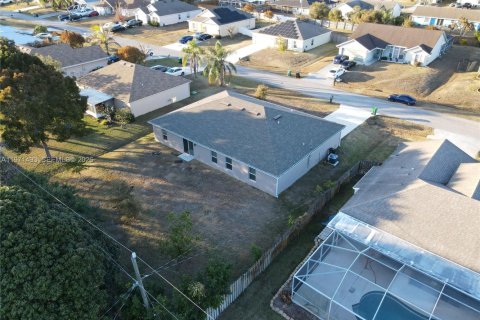 House in Port St. Lucie, Florida 5 bedrooms, 201.13 sq.m. № 2041183 - photo 19