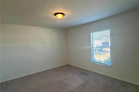 House in Port St. Lucie, Florida 5 bedrooms, 201.13 sq.m. № 2041183 - photo 10