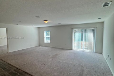 House in Port St. Lucie, Florida 5 bedrooms, 201.13 sq.m. № 2041183 - photo 15