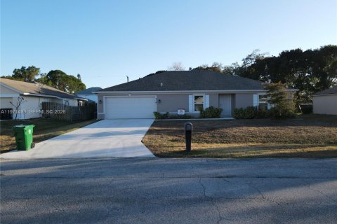 House in Port St. Lucie, Florida 5 bedrooms, 201.13 sq.m. № 2041183 - photo 26