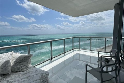 Condo in Sunny Isles Beach, Florida, 1 bedroom № 2030954 - photo 2