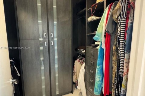 Condo in Sunny Isles Beach, Florida, 1 bedroom № 2030954 - photo 16