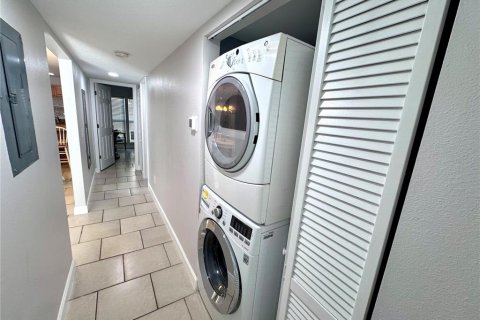 Copropriété à vendre à Sarasota, Floride: 2 chambres, 94.76 m2 № 1666250 - photo 8