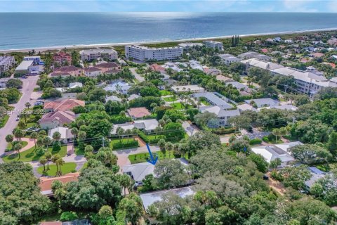 Commercial property in Vero Beach, Florida 287.9 sq.m. № 2001673 - photo 3