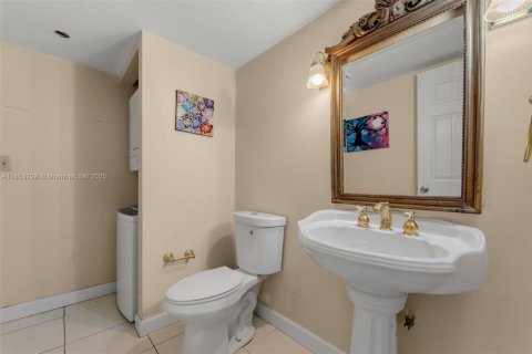 Condominio en venta en Miami, Florida, 1 dormitorio, 111.48 m2 № 2012799 - foto 11