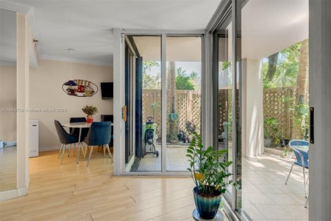 Condominio en venta en Miami, Florida, 1 dormitorio, 111.48 m2 № 2012799 - foto 4