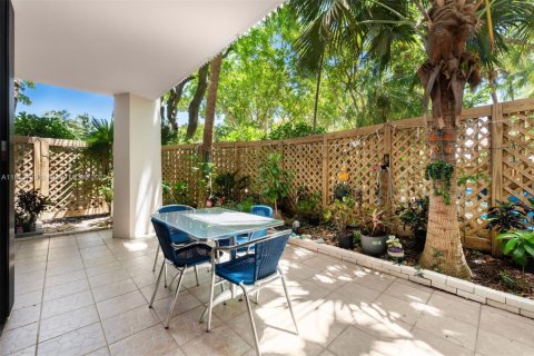 Condominio en Miami, Florida, 1 dormitorio  № 2012799