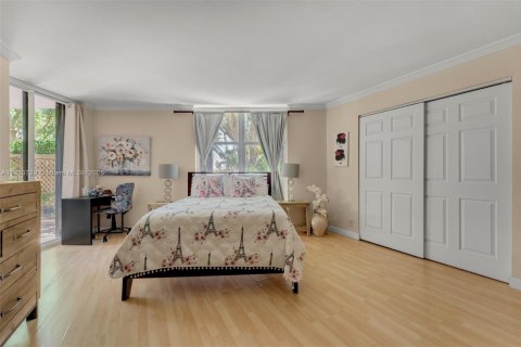 Condominio en venta en Miami, Florida, 1 dormitorio, 111.48 m2 № 2012799 - foto 13