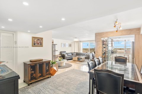 Condominio en venta en Aventura, Florida, 4 dormitorios, 221.76 m2 № 1790651 - foto 1
