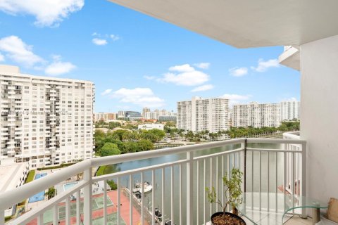 Condominio en venta en Aventura, Florida, 4 dormitorios, 221.76 m2 № 1790651 - foto 30