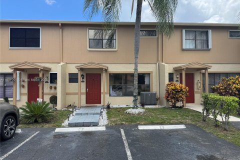 Touwnhouse à vendre à Pompano Beach, Floride: 3 chambres, 132.66 m2 № 1808962 - photo 1