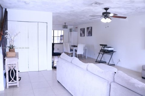 Touwnhouse à vendre à Pompano Beach, Floride: 3 chambres, 132.66 m2 № 1808962 - photo 2