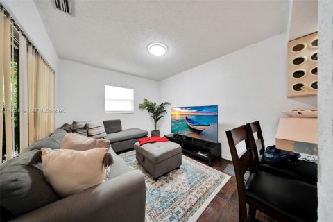 Villa ou maison à louer à Miami, Floride: 3 chambres, 131.92 m2 № 2000174 - photo 22