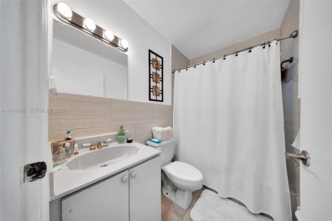 Villa ou maison à louer à Miami, Floride: 3 chambres, 131.92 m2 № 2000174 - photo 15