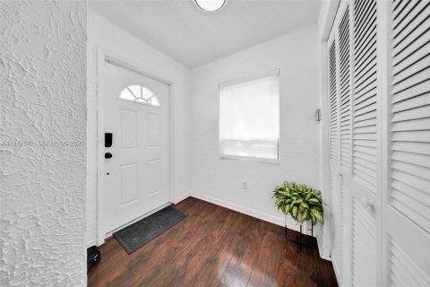 Villa ou maison à louer à Miami, Floride: 3 chambres, 131.92 m2 № 2000174 - photo 7