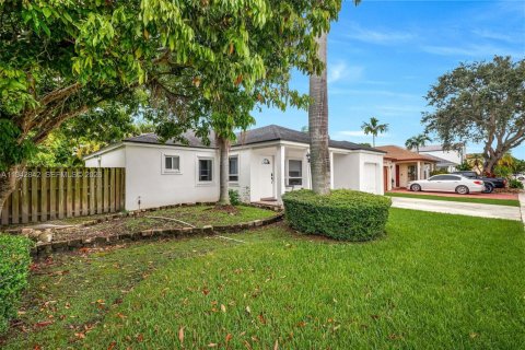 Villa ou maison à louer à Miami, Floride: 3 chambres, 131.92 m2 № 2000174 - photo 4