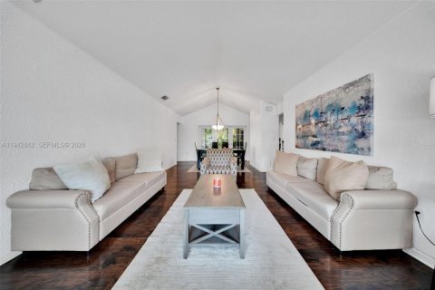 Villa ou maison à louer à Miami, Floride: 3 chambres, 131.92 m2 № 2000174 - photo 8
