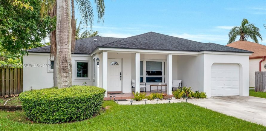 Villa ou maison à Miami, Floride 3 chambres, 131.92 m2 № 2000174