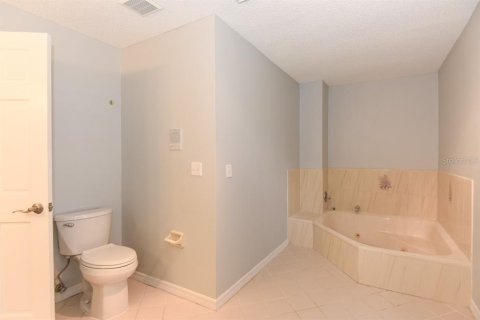House in Ormond Beach, Florida 4 bedrooms, 236.34 sq.m. № 1736886 - photo 23