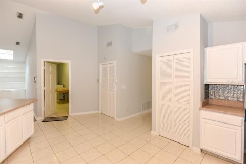 House in Ormond Beach, Florida 4 bedrooms, 236.34 sq.m. № 1736886 - photo 7