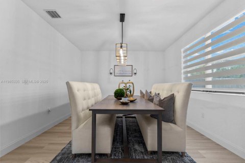 Casa en venta en Homestead, Florida, 4 dormitorios, 241.36 m2 № 2046965 - foto 11