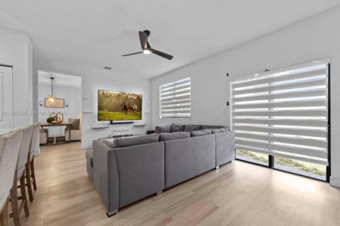 Casa en venta en Homestead, Florida, 4 dormitorios, 241.36 m2 № 2046965 - foto 19