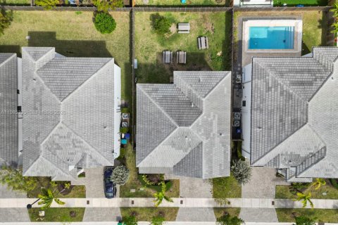 Casa en venta en Homestead, Florida, 4 dormitorios, 241.36 m2 № 2046965 - foto 3