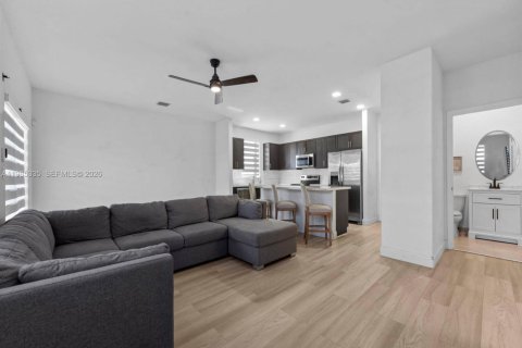 Casa en venta en Homestead, Florida, 4 dormitorios, 241.36 m2 № 2046965 - foto 14