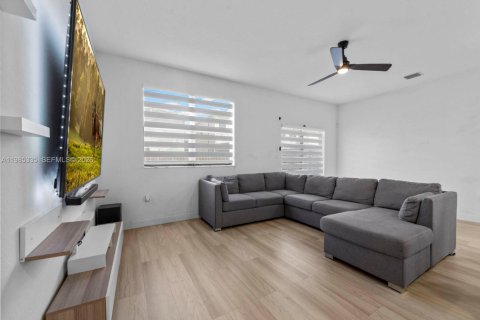 Casa en venta en Homestead, Florida, 4 dormitorios, 241.36 m2 № 2046965 - foto 13