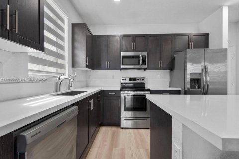 Casa en venta en Homestead, Florida, 4 dormitorios, 241.36 m2 № 2046965 - foto 17