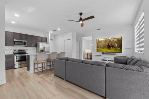 Casa en venta en Homestead, Florida, 4 dormitorios, 241.36 m2 № 2046965 - foto 20