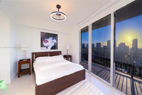 Condo in Miami, Florida, 2 bedrooms  № 1952450 - photo 16