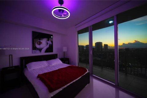 Condo in Miami, Florida, 2 bedrooms  № 1952450 - photo 21