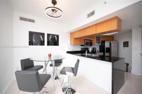 Condo in Miami, Florida, 2 bedrooms  № 1952450 - photo 9
