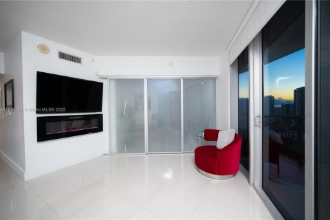 Condo in Miami, Florida, 2 bedrooms  № 1952450 - photo 19