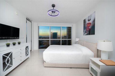 Condo in Miami, Florida, 2 bedrooms  № 1952450 - photo 7
